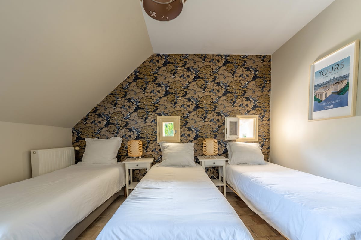 Chambre 2 — Étage maison principale